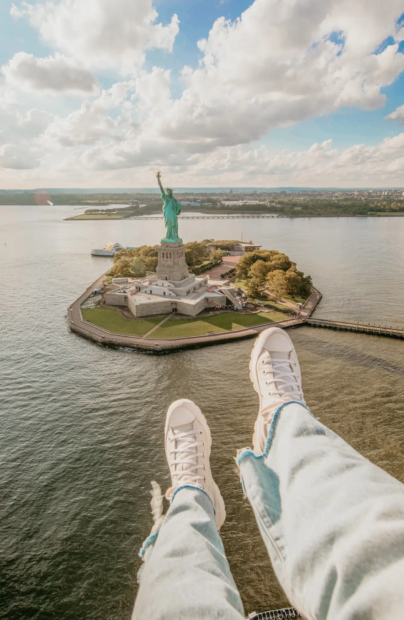 NYC HELICOPTER EXPERIENCE + FREE GIFT - FlyNYON